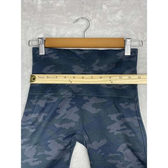 SPANX Look At Me Now Seamless Camo Leggings Black‎ Camouflage Size Medium - Picture 4 of 8
